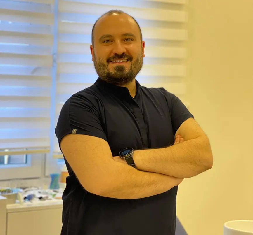 Uzm. Dt. Uğur Alpar - Uzman Diş Hekimi