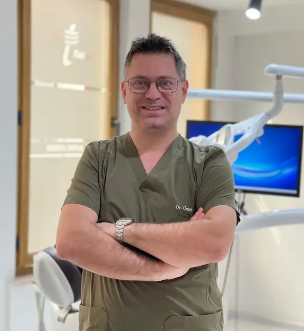 Uzm. Dt. Ümit Selçuk - Uzman Diş Hekimi