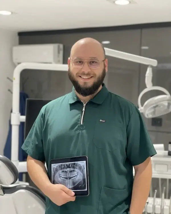 Dt. Yaşar Özyurt - Uzman Diş Hekimi